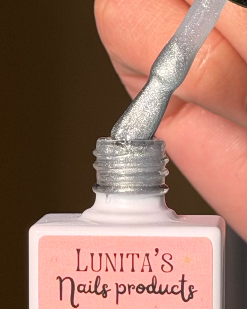 White Cat Eye